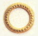 Ornamento de latón con forma circular